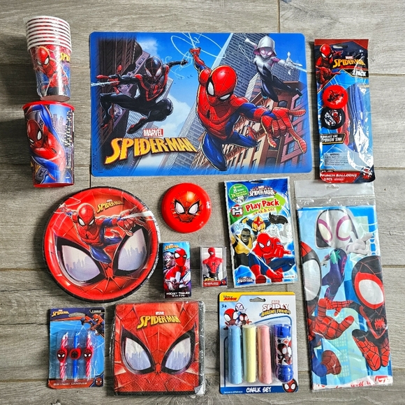SPIDERMAN Birthday party Supplies NWT - Picture 1 of 4
